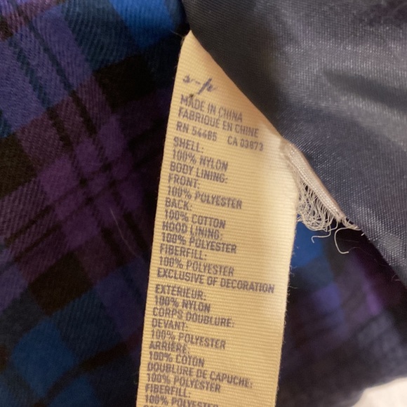 Woman’s zip up puffer vest size S/P - Picture 6 of 8